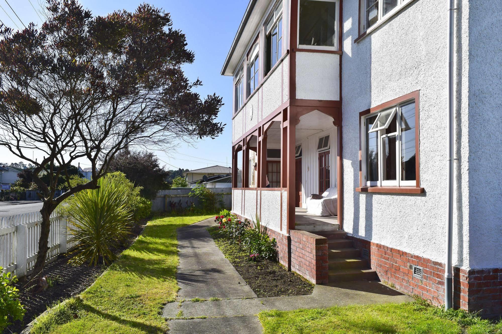 42B College House Vandrarhem Whanganui Exteriör bild