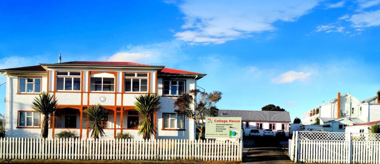 42B College House Vandrarhem Whanganui Exteriör bild
